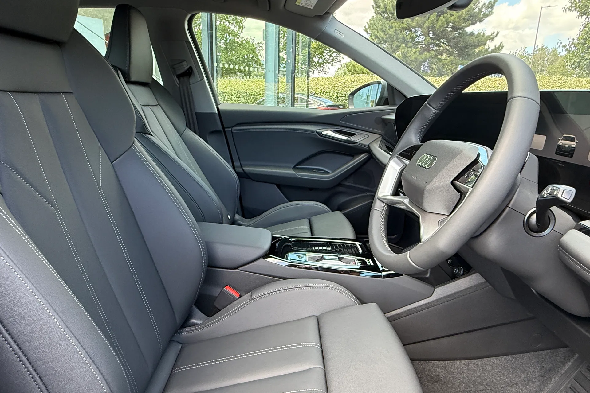 Audi Q6 thumbnail image number 21