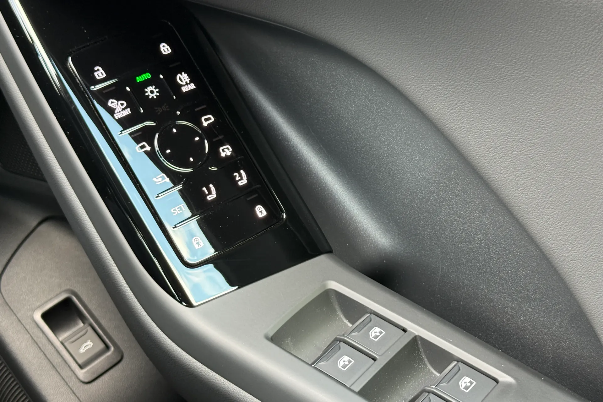 Audi Q6 thumbnail image number 34