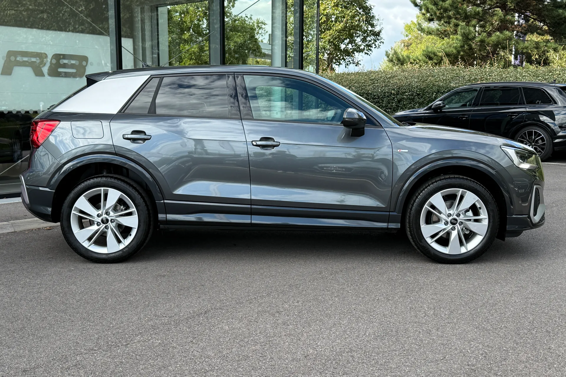Audi Q2 thumbnail image number 2