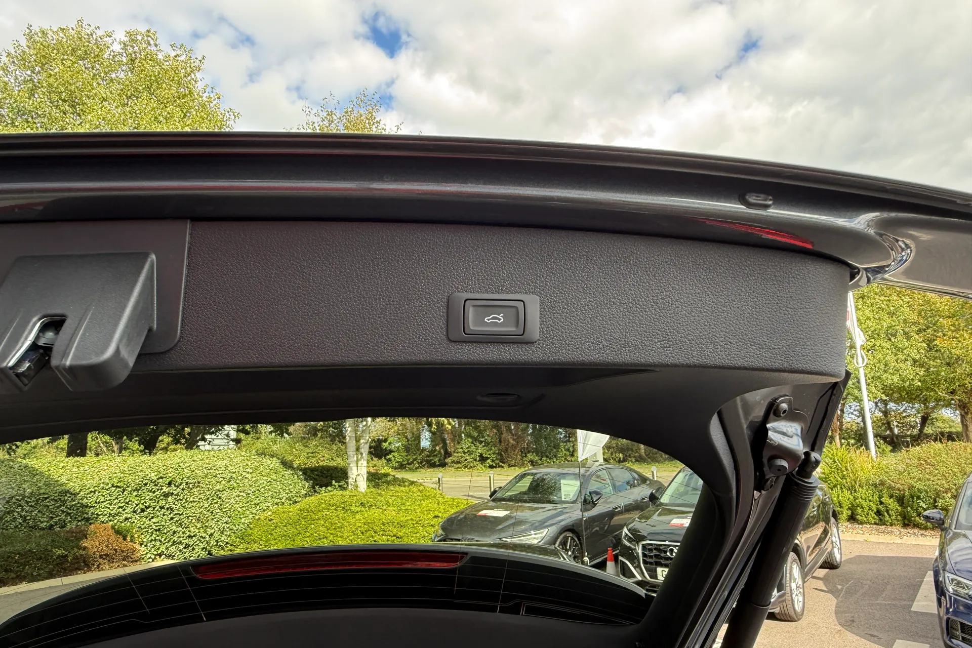 Audi Q2 thumbnail image number 32