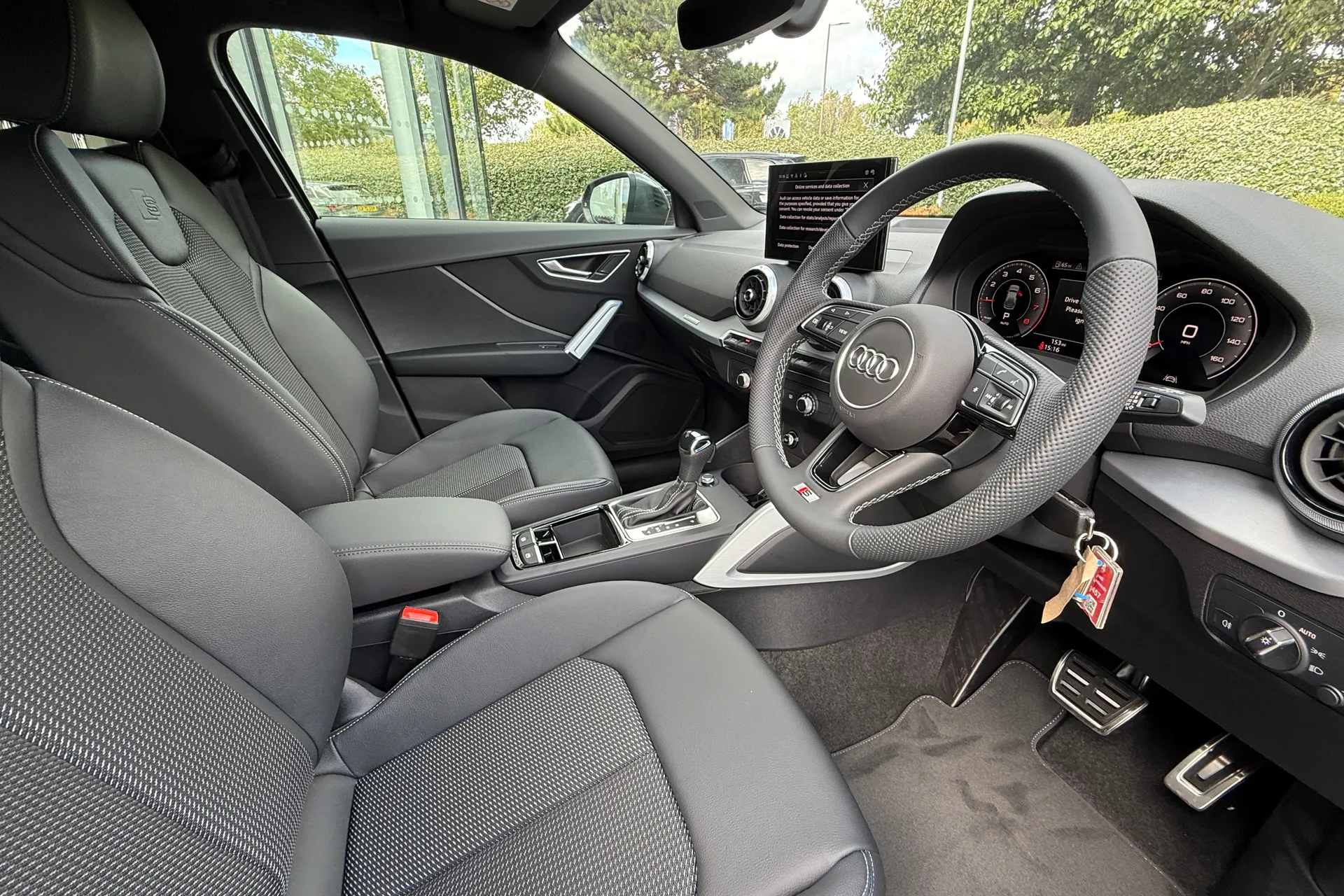 Audi Q2 thumbnail image number 15
