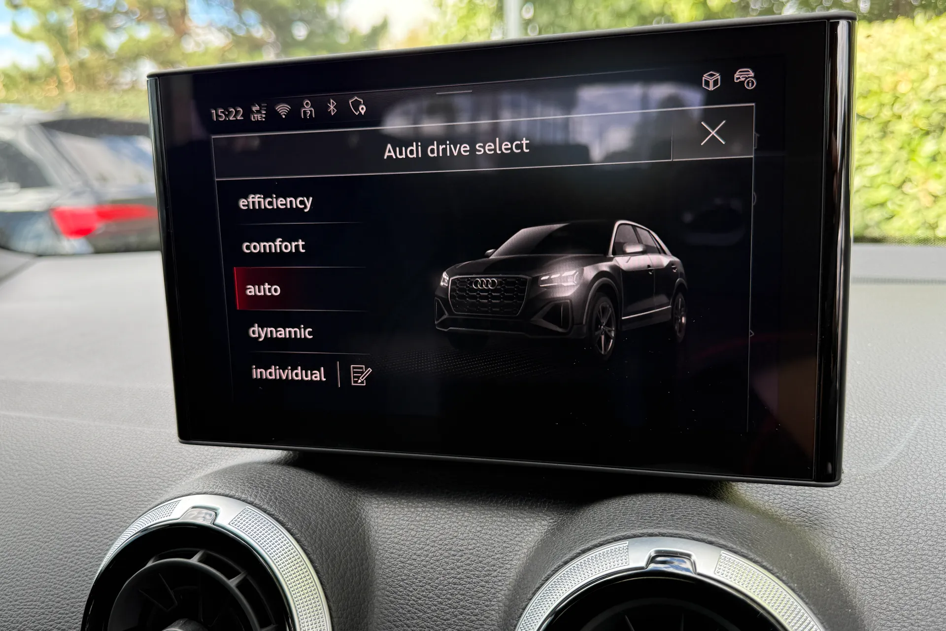 Audi Q2 thumbnail image number 12