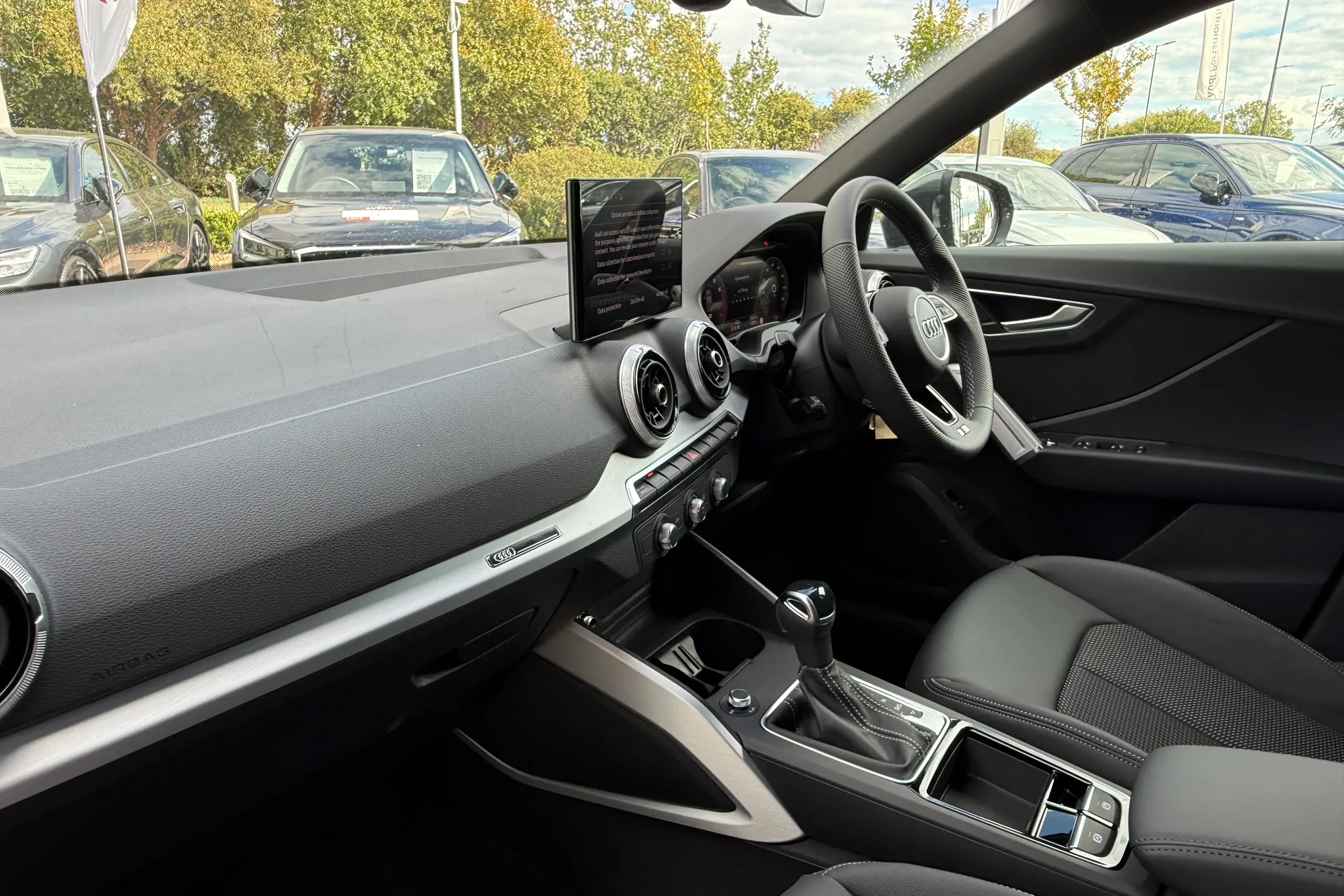 Audi Q2 thumbnail image number 38