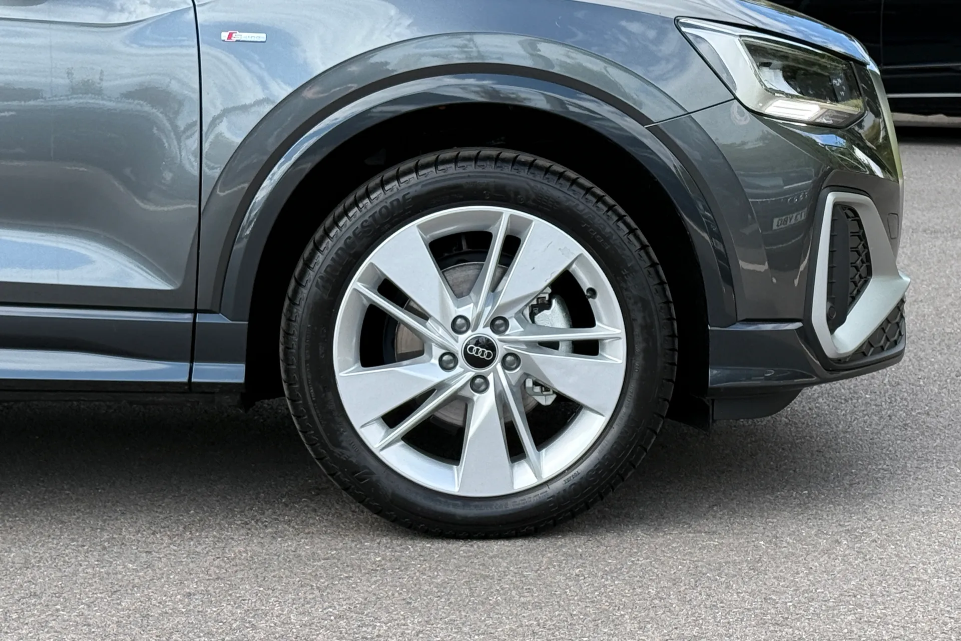 Audi Q2 thumbnail image number 24