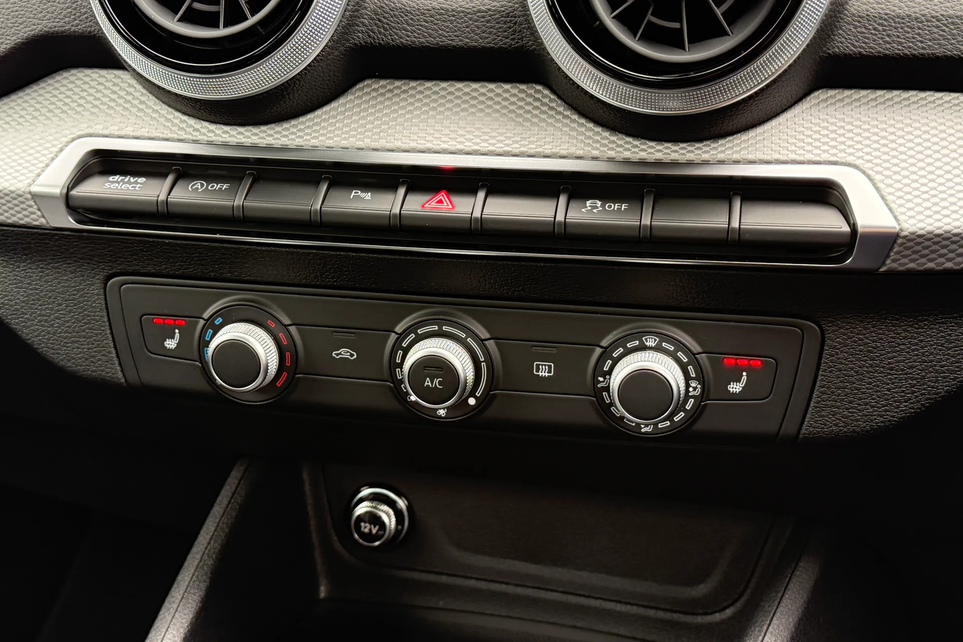 Audi Q2 thumbnail image number 13