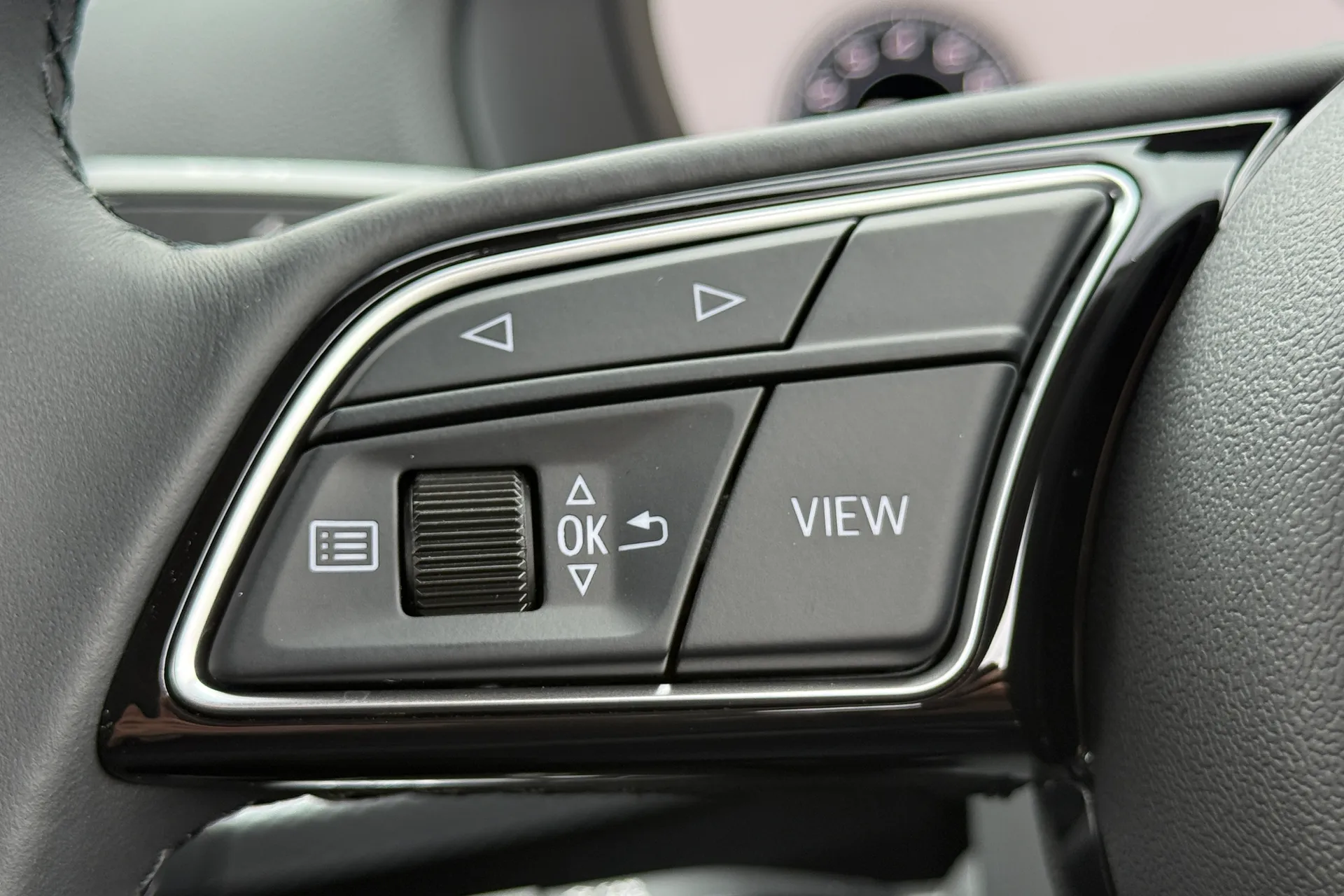 Audi Q2 thumbnail image number 18