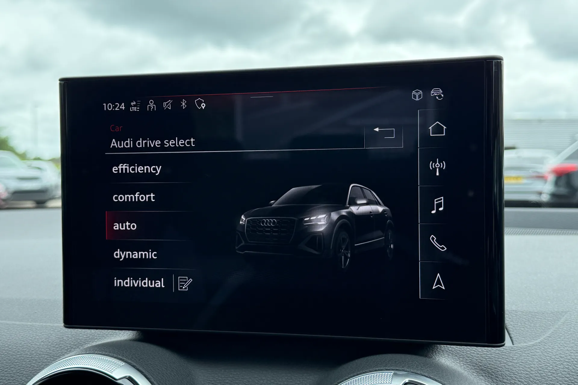 Audi Q2 thumbnail image number 8