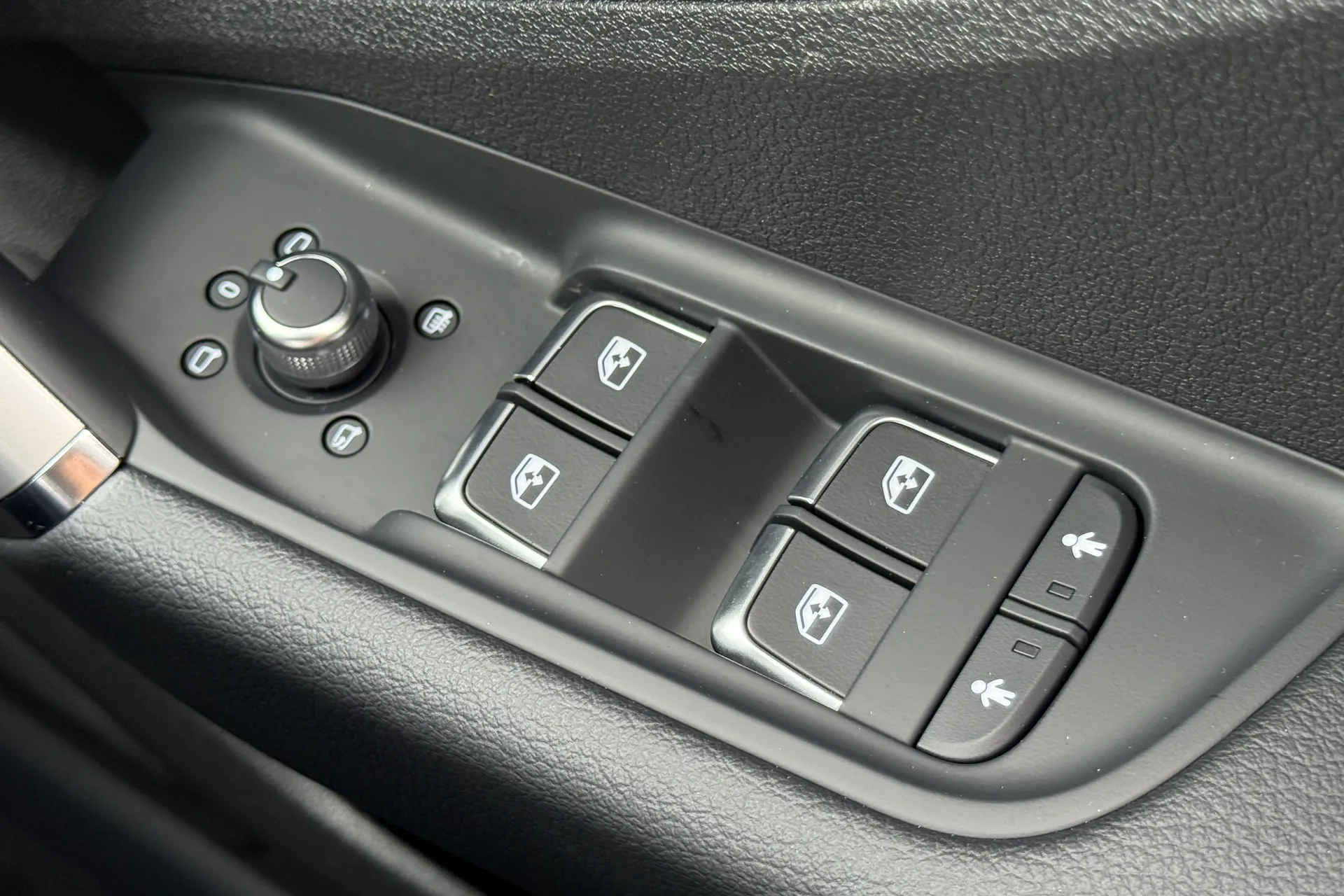 Audi Q2 thumbnail image number 16