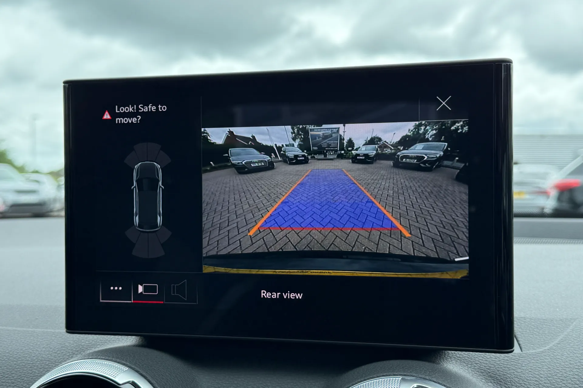 Audi Q2 thumbnail image number 4