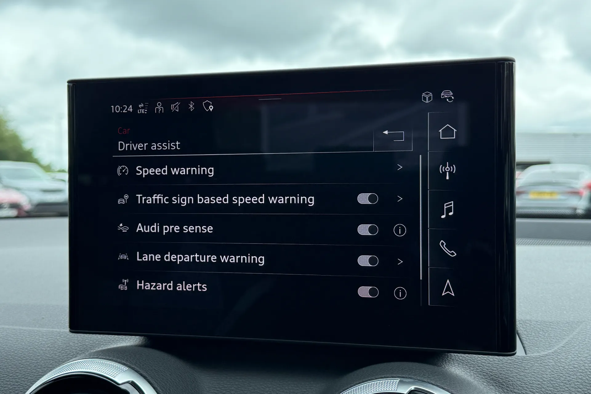Audi Q2 thumbnail image number 9