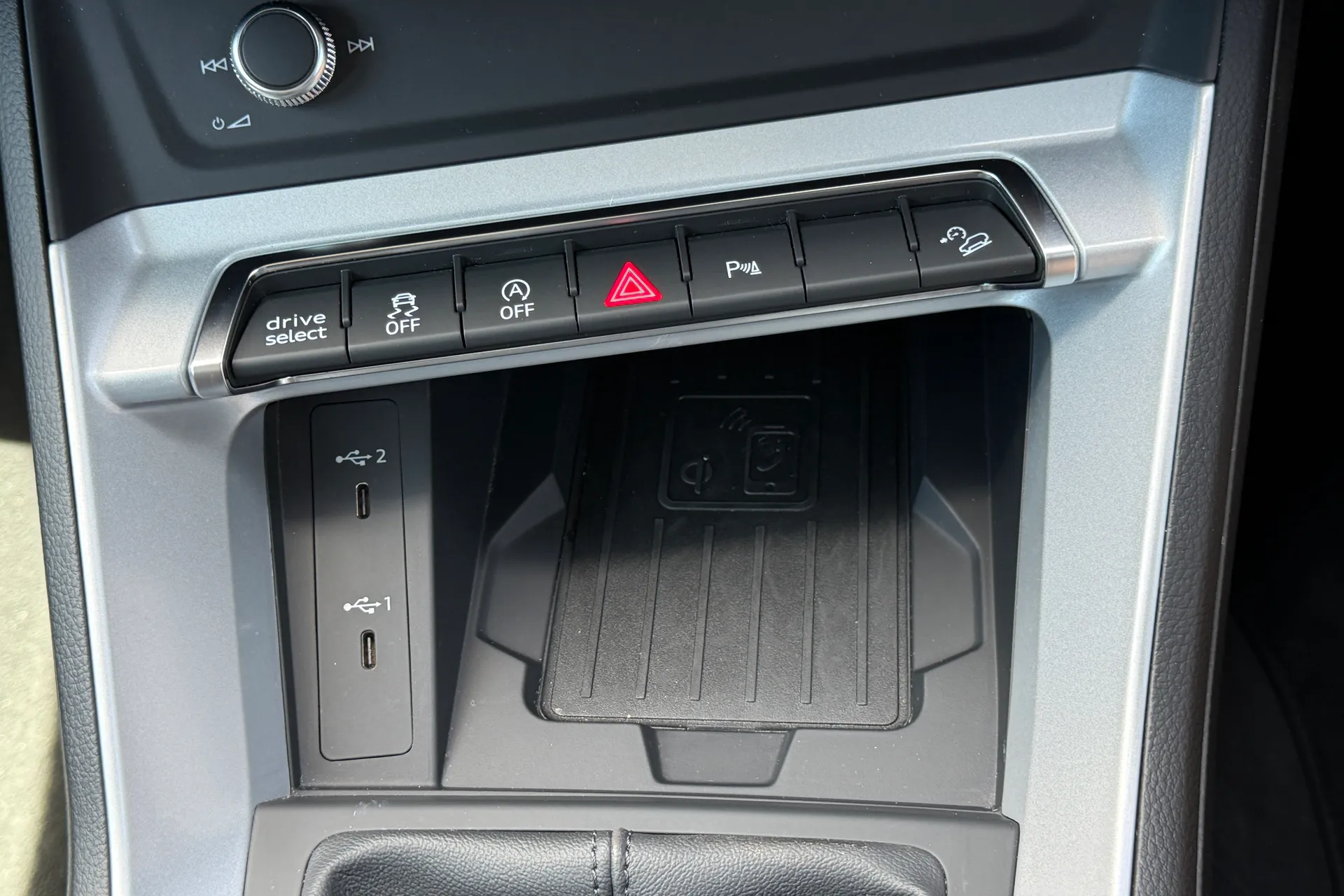 Audi Q3 thumbnail image number 18