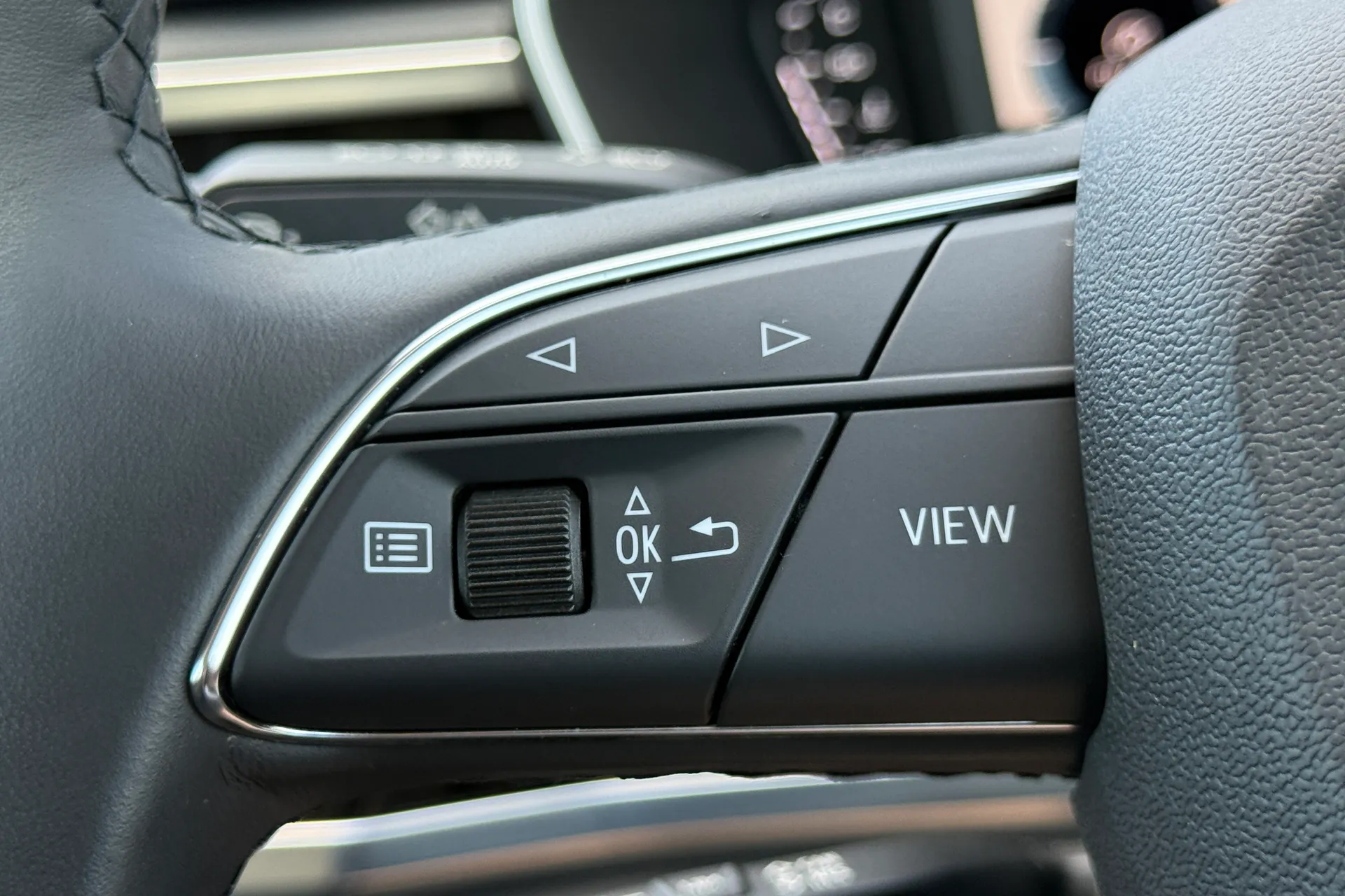 Audi Q3 thumbnail image number 24
