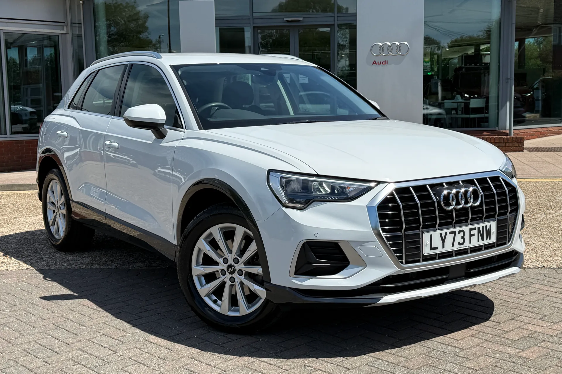 Audi Q3 thumbnail image number 27