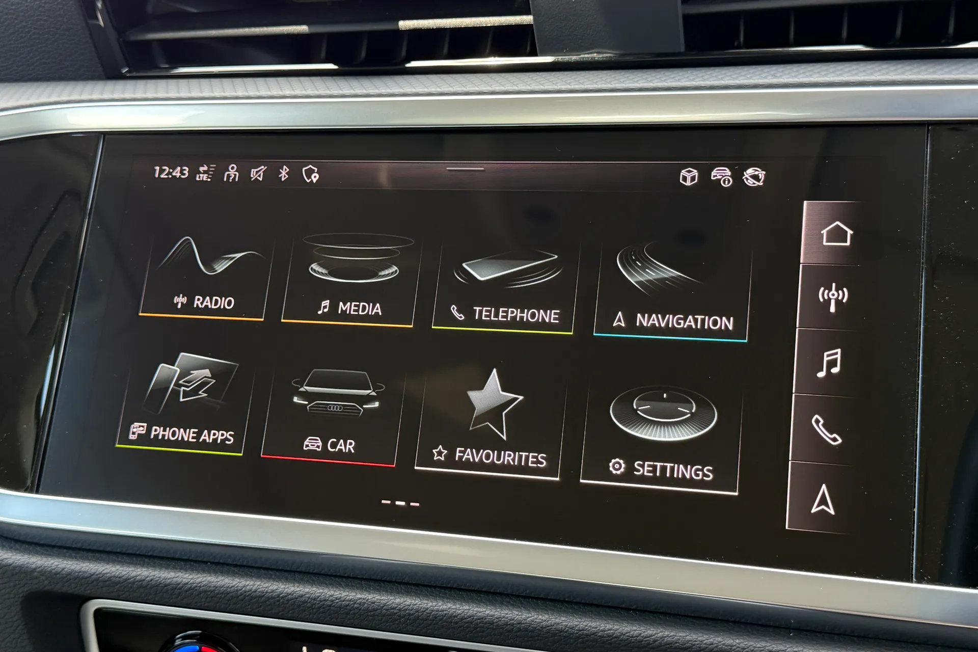 Audi Q3 thumbnail image number 15