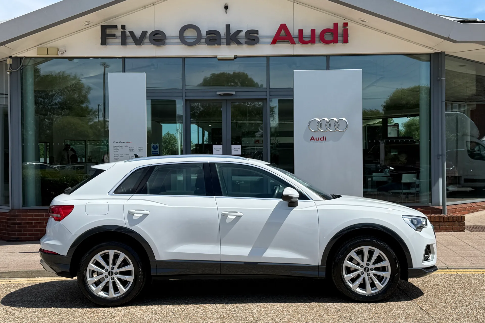 Audi Q3 thumbnail image number 2
