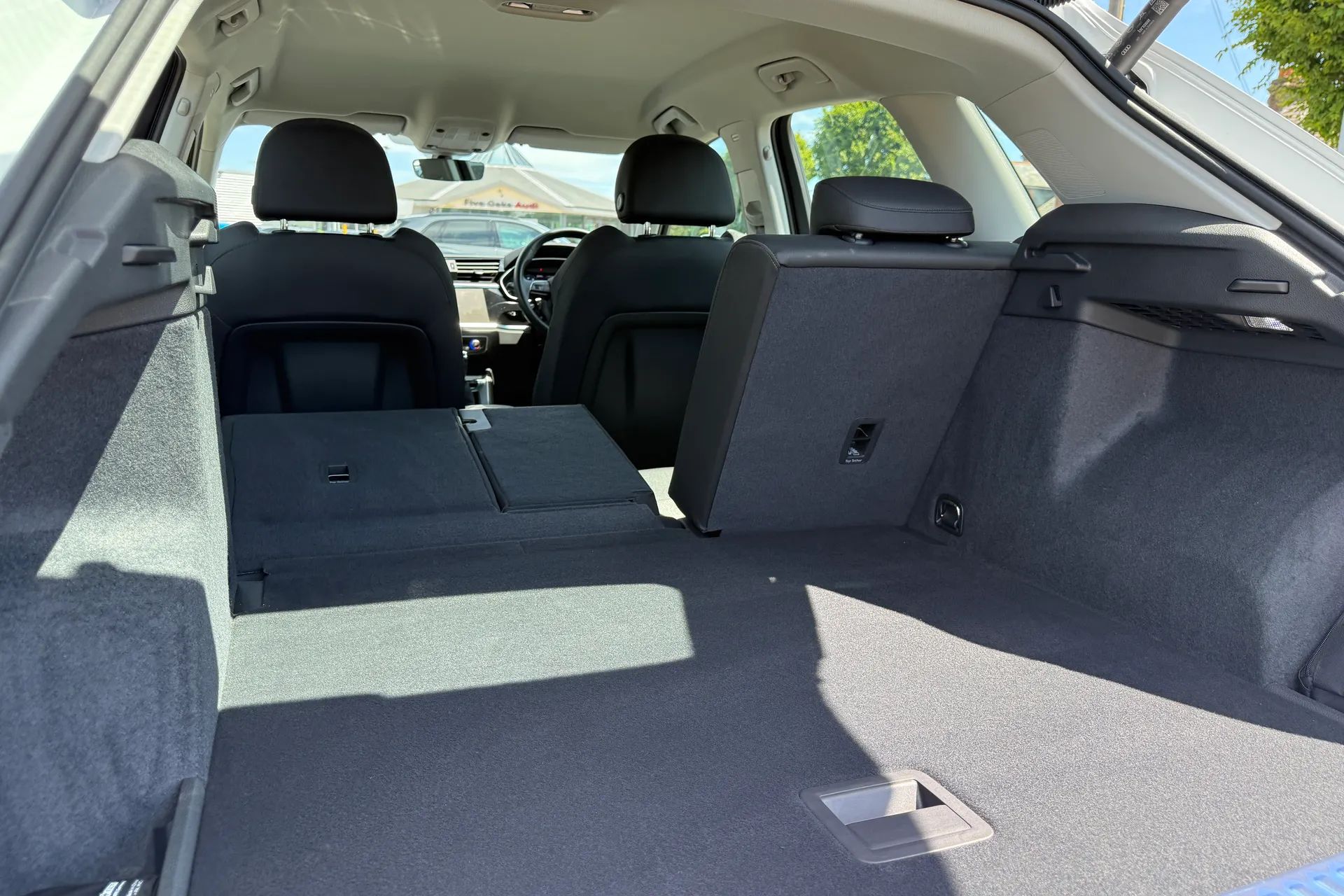 Audi Q3 thumbnail image number 39
