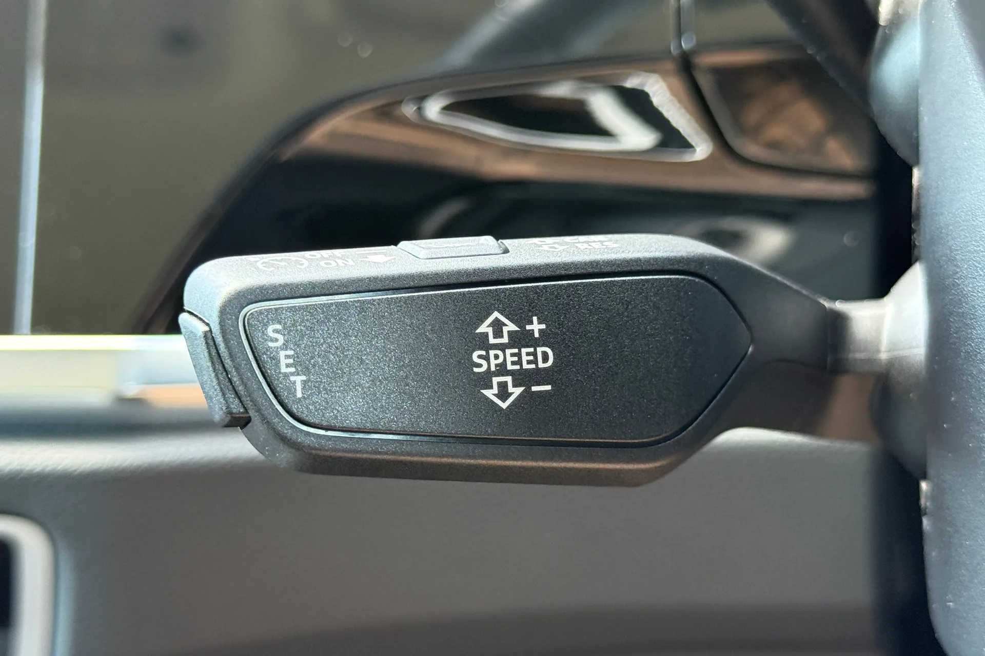 Audi Q3 thumbnail image number 20