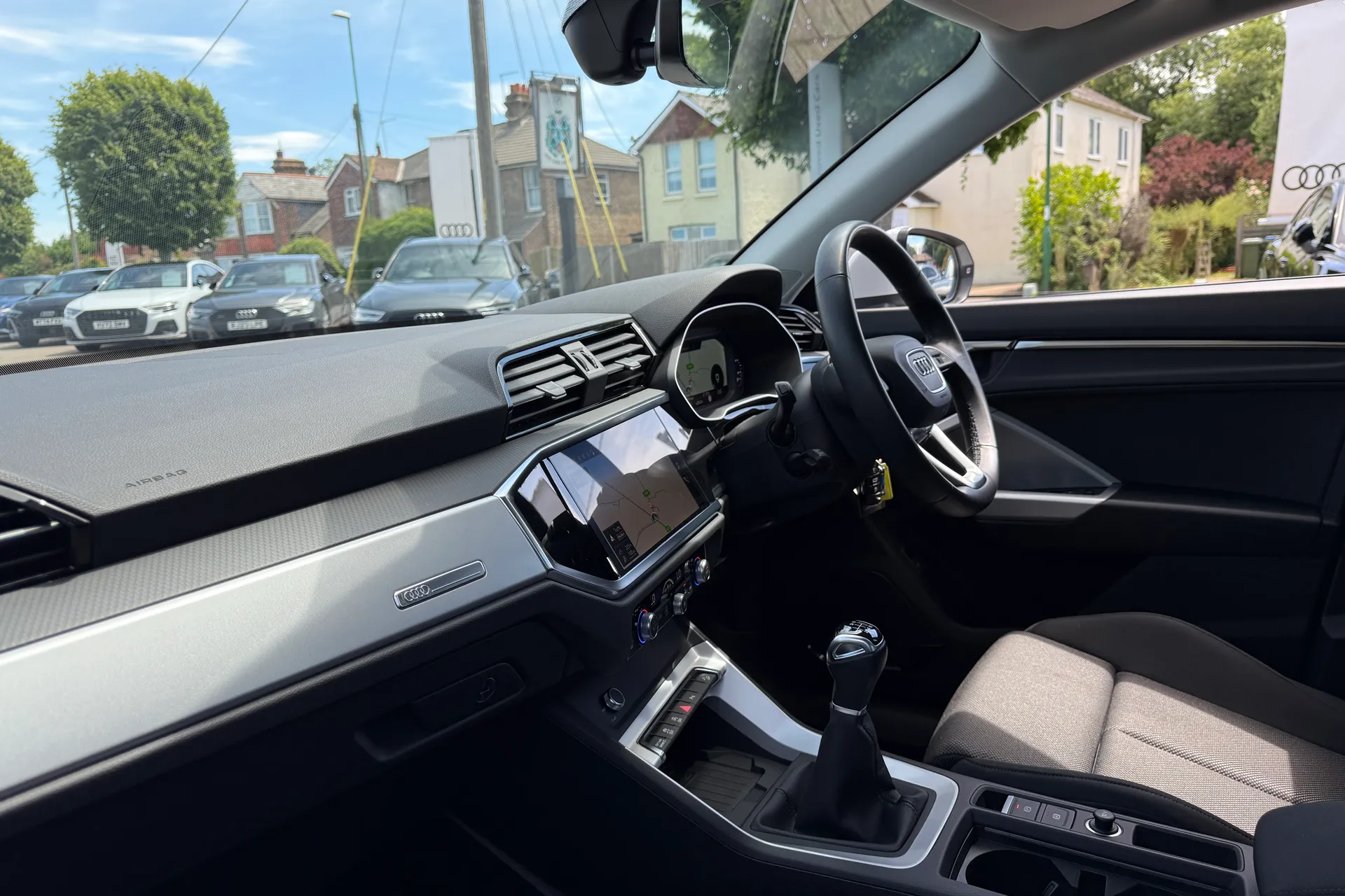Audi Q3 thumbnail image number 32