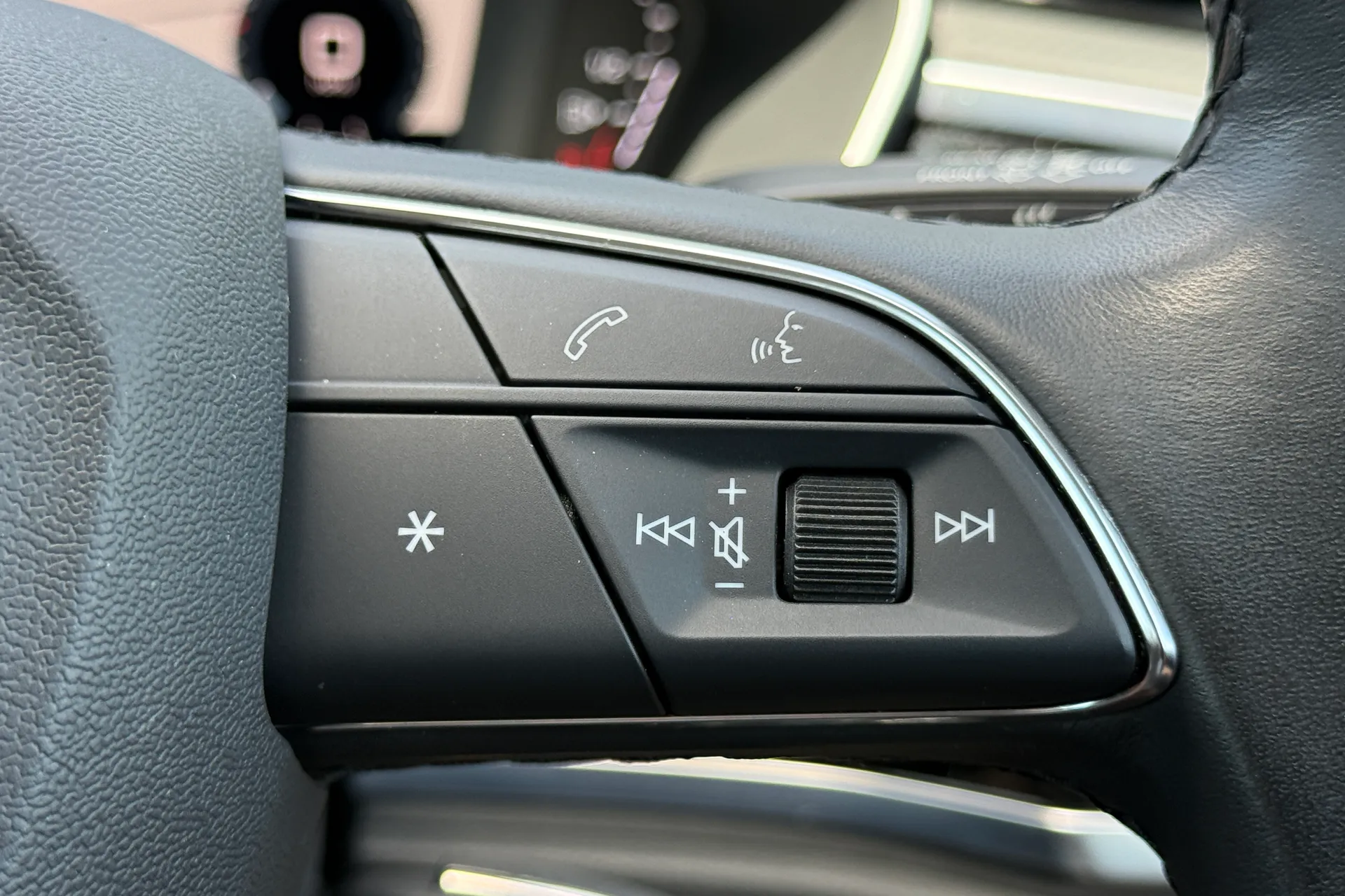 Audi Q3 thumbnail image number 25