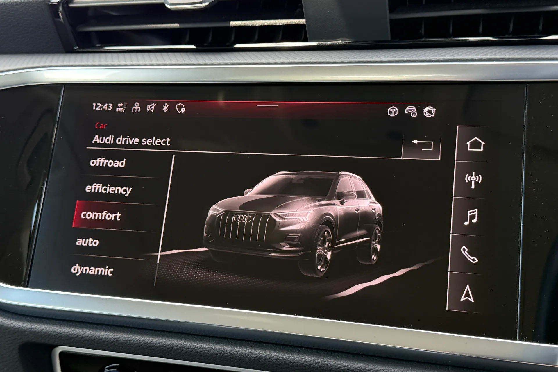 Audi Q3 thumbnail image number 12
