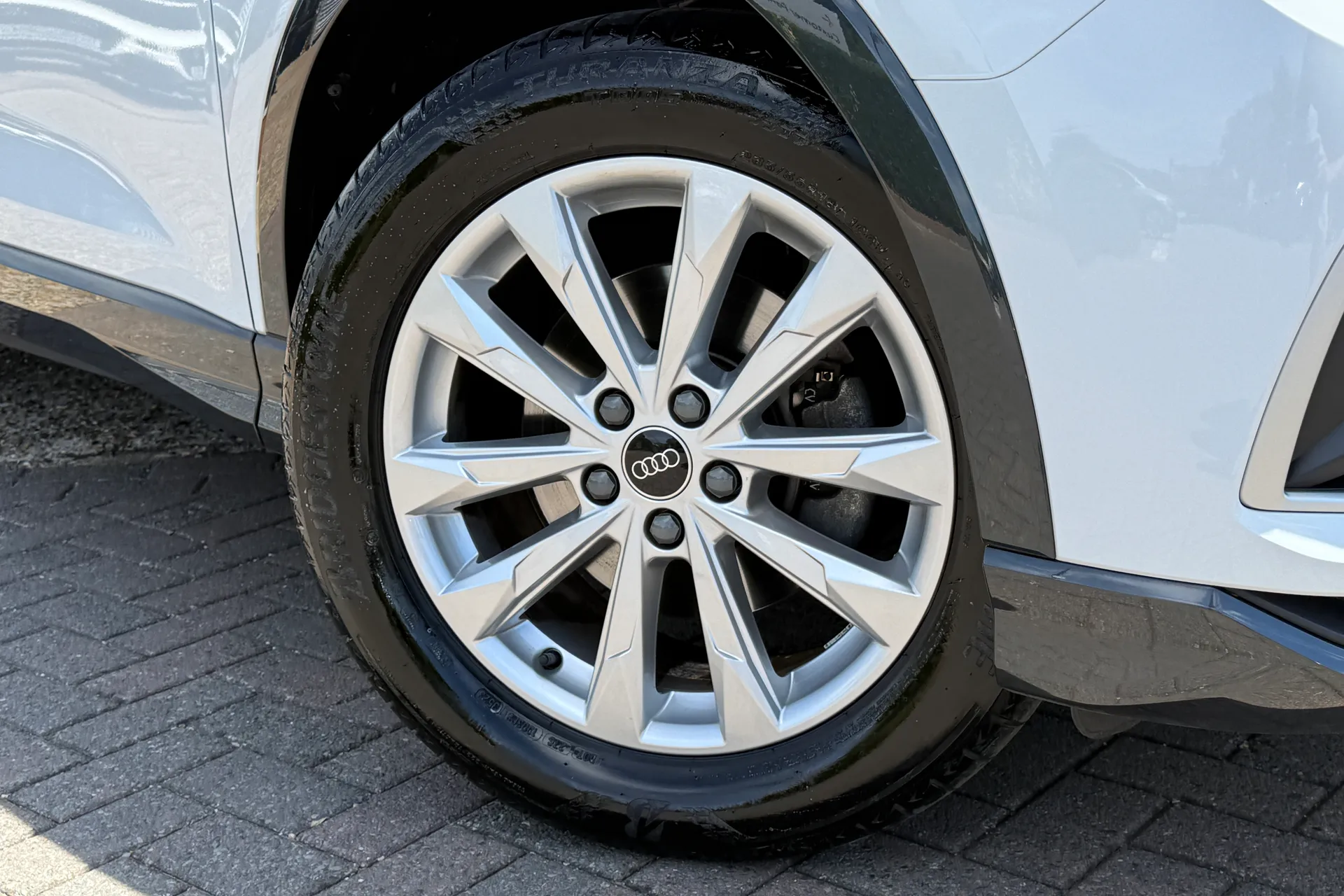 Audi Q3 thumbnail image number 8