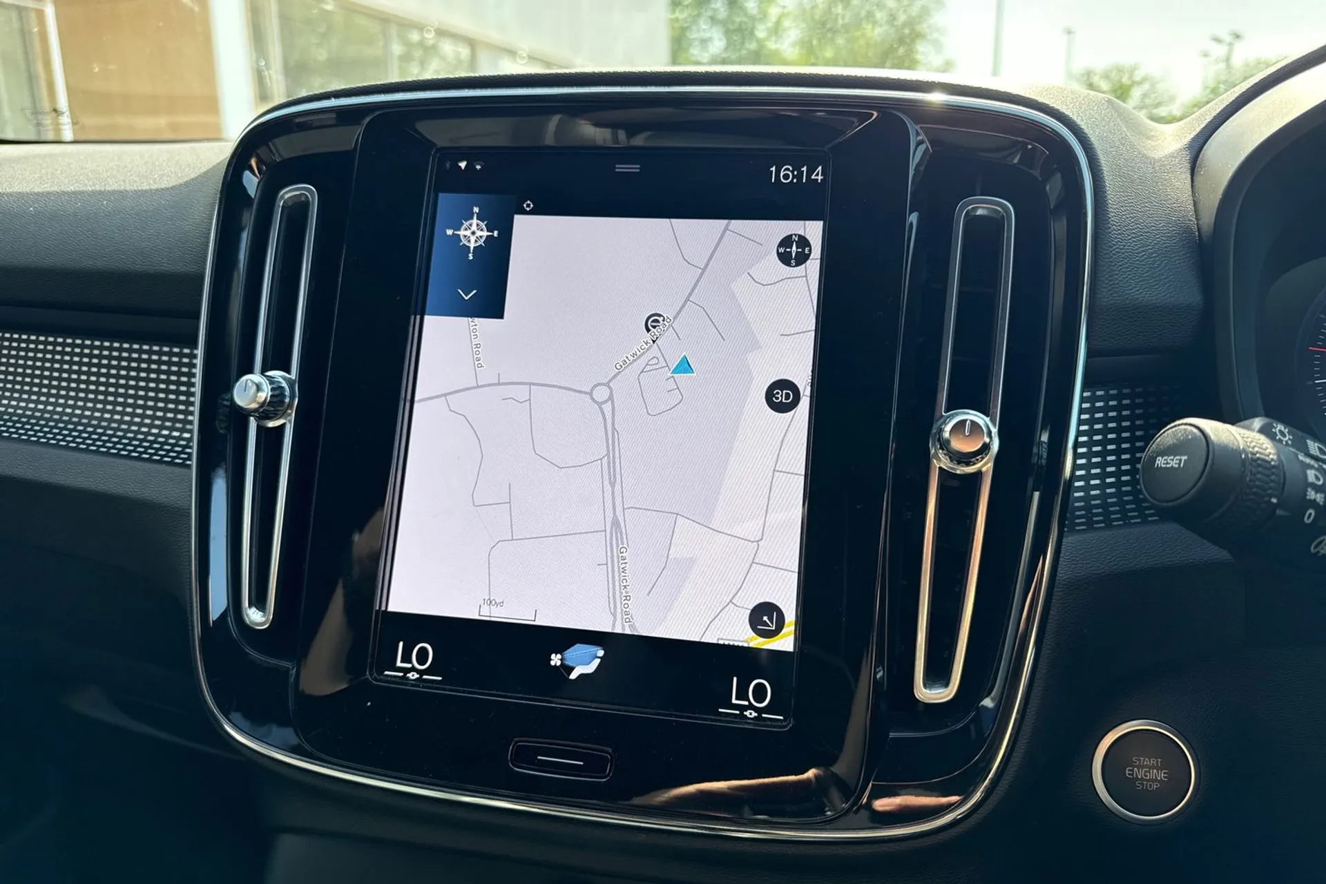 Volvo XC40 thumbnail image number 4
