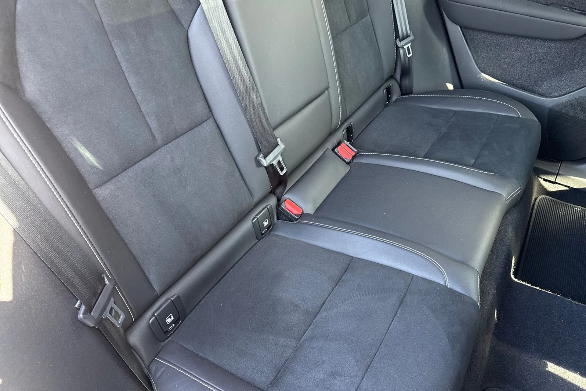 Volvo XC40 thumbnail image number 24