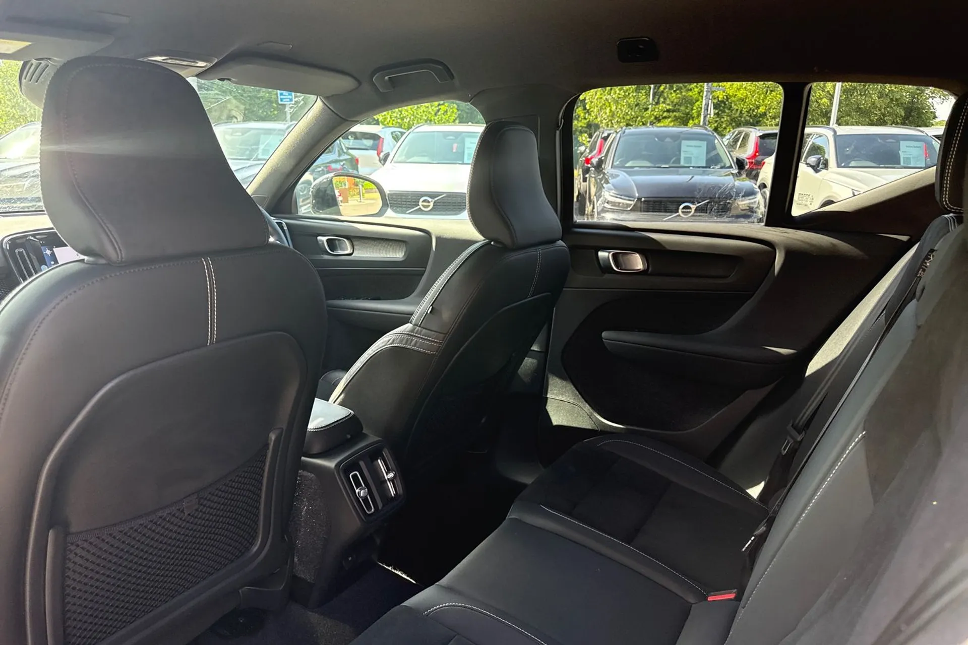 Volvo XC40 thumbnail image number 30