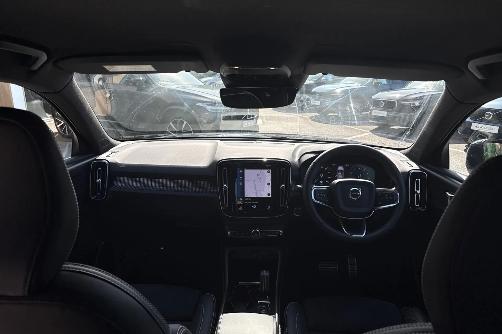 Volvo XC40 thumbnail image number 3
