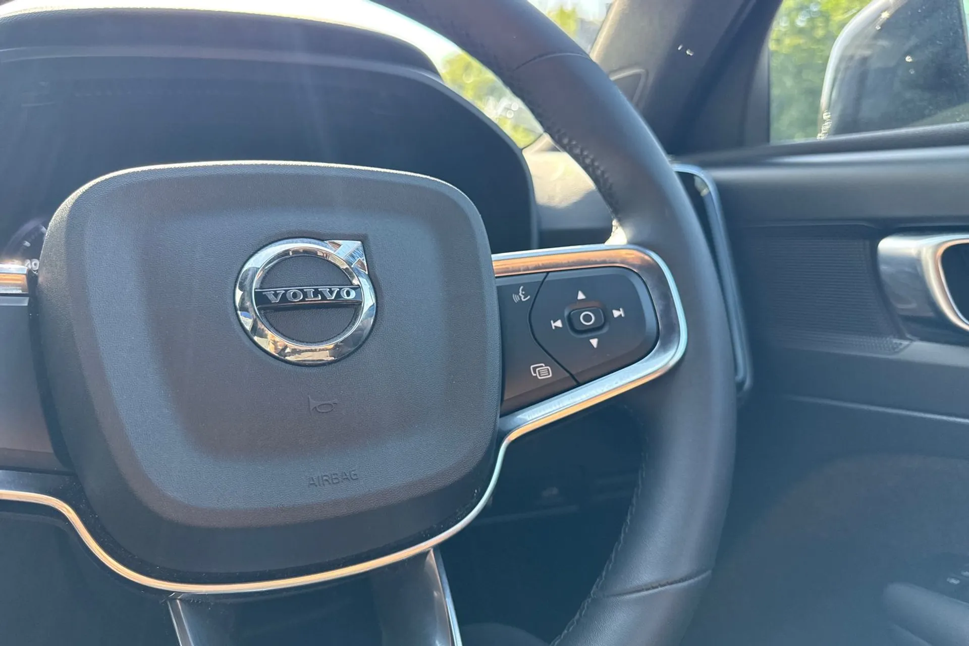 Volvo XC40 thumbnail image number 36