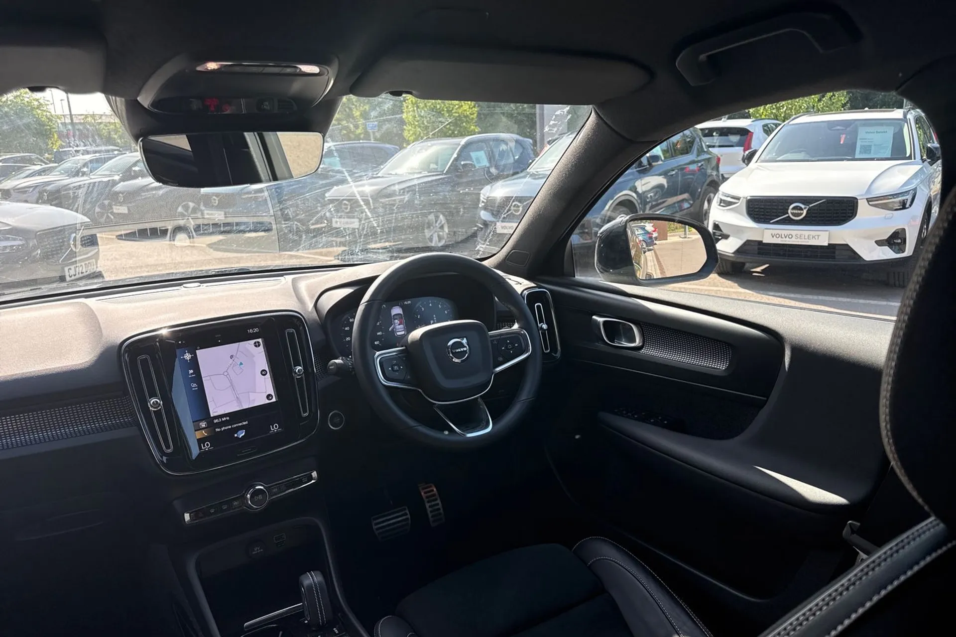 Volvo XC40 thumbnail image number 32