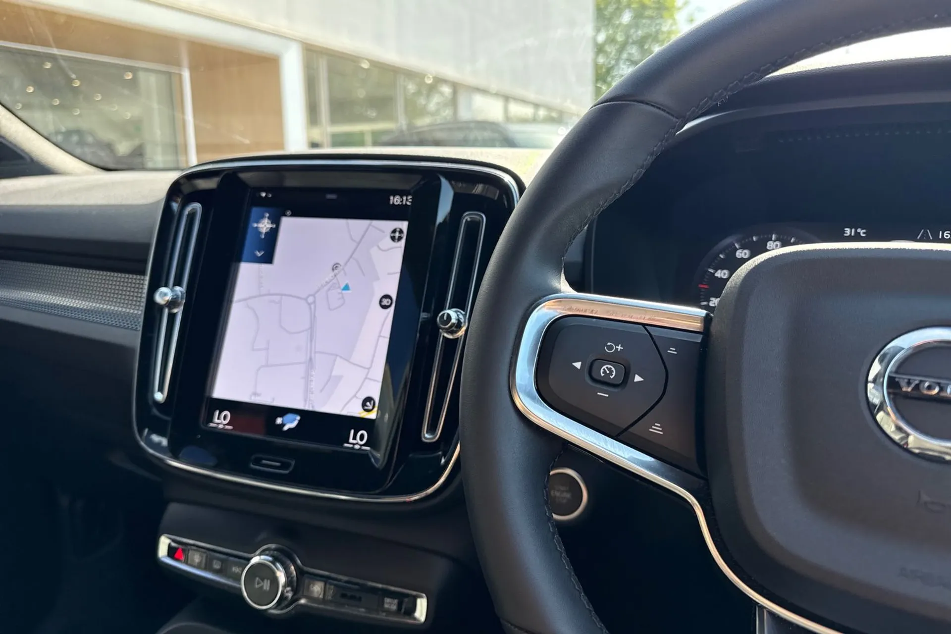 Volvo XC40 thumbnail image number 35