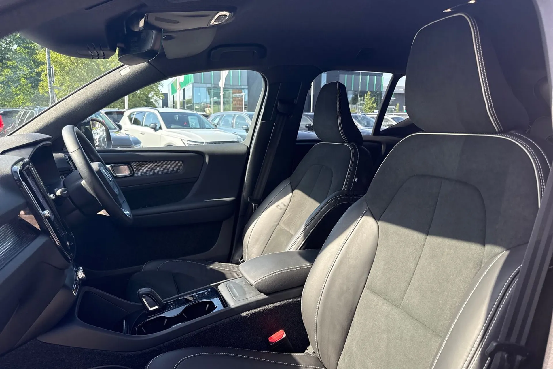 Volvo XC40 thumbnail image number 27