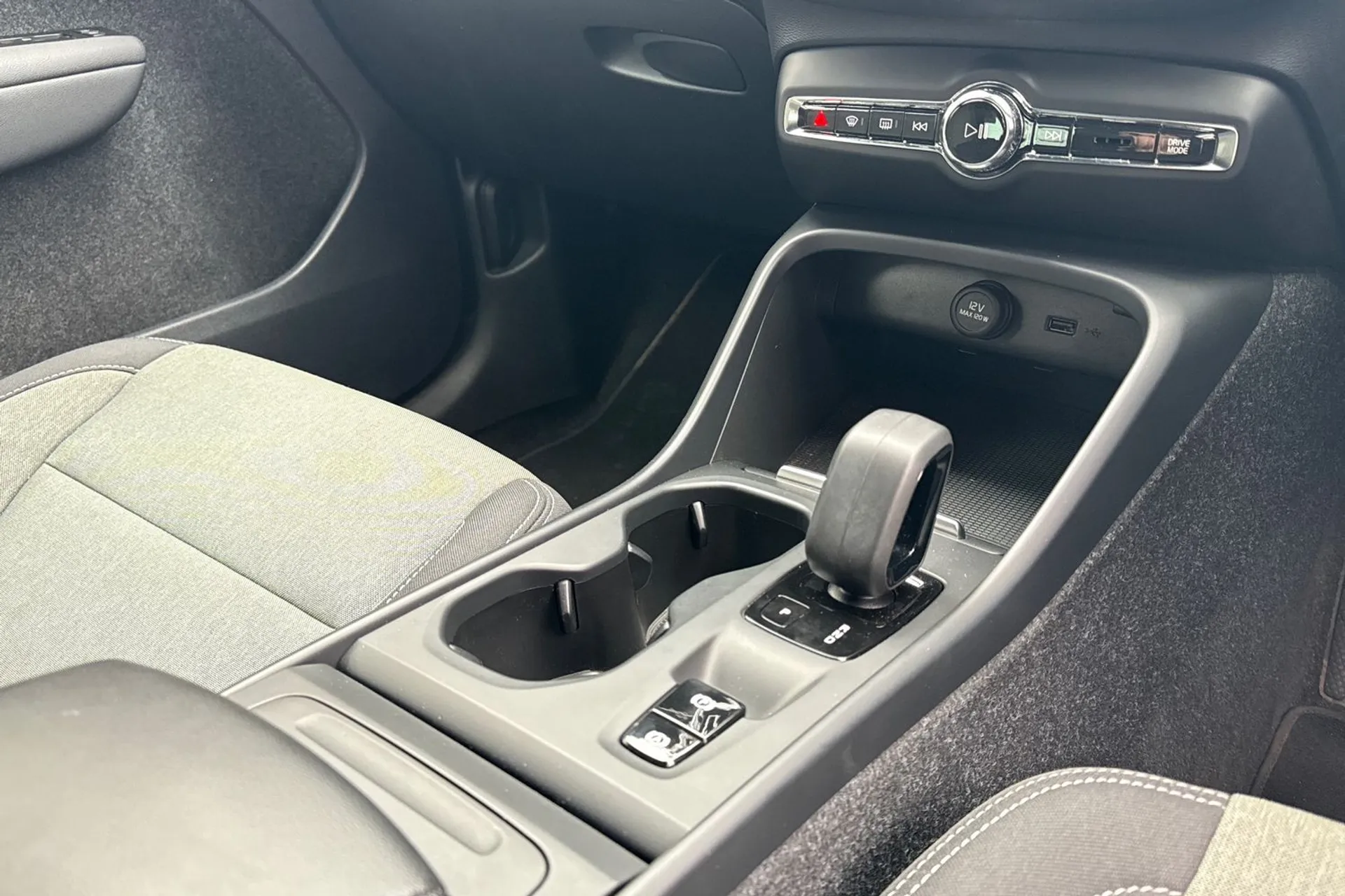 Volvo XC40 thumbnail image number 41
