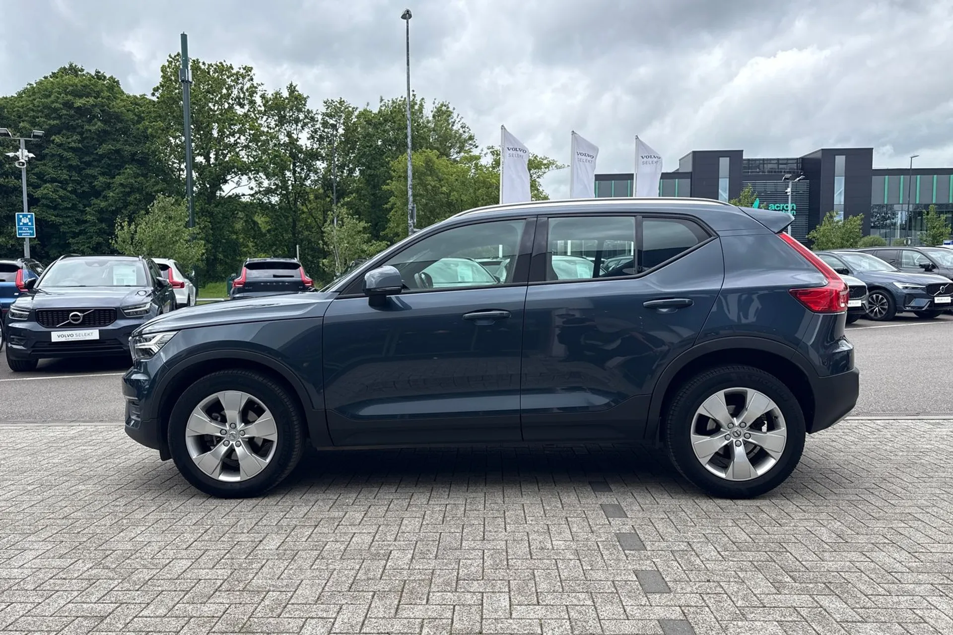 Volvo XC40 thumbnail image number 11