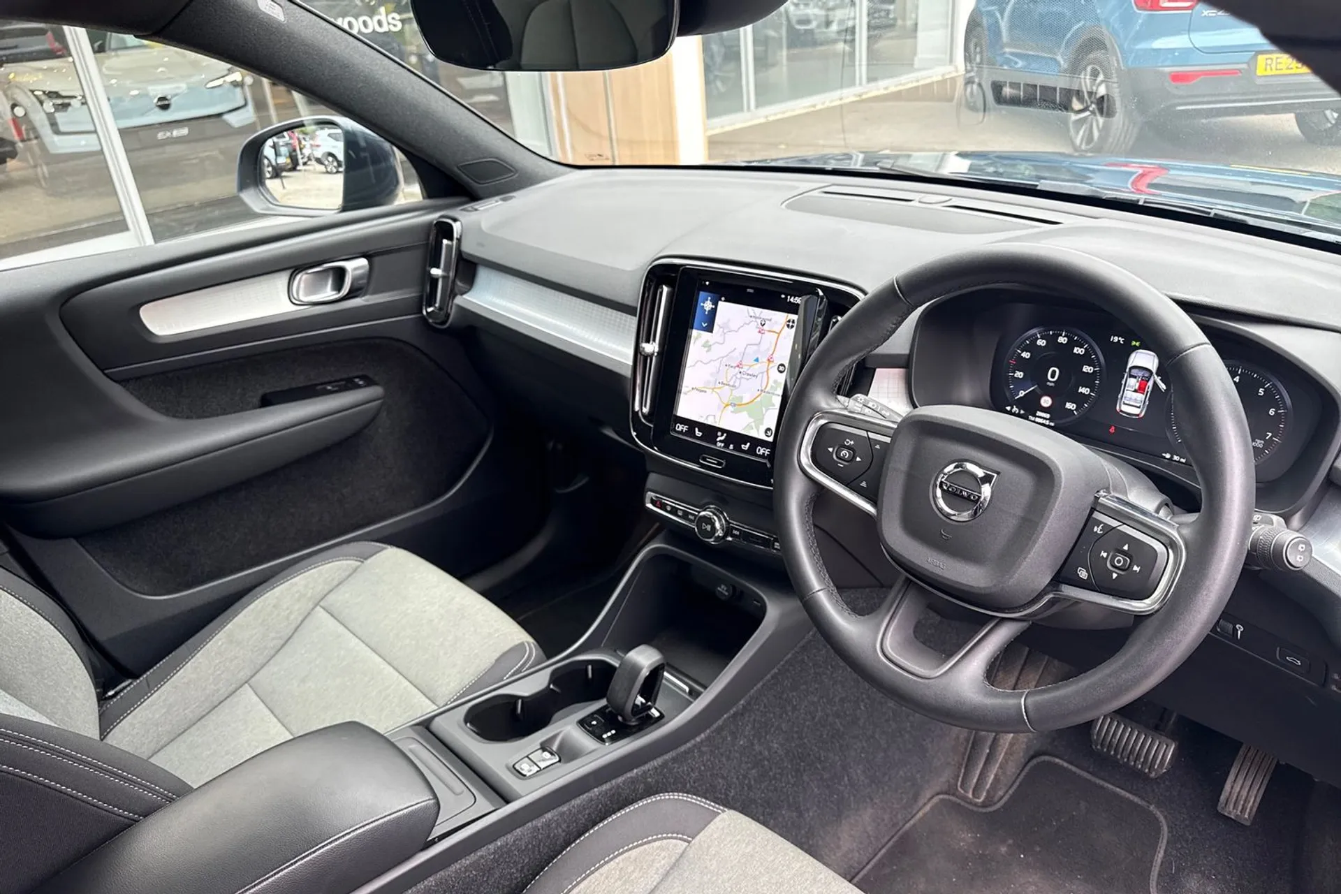 Volvo XC40 thumbnail image number 6