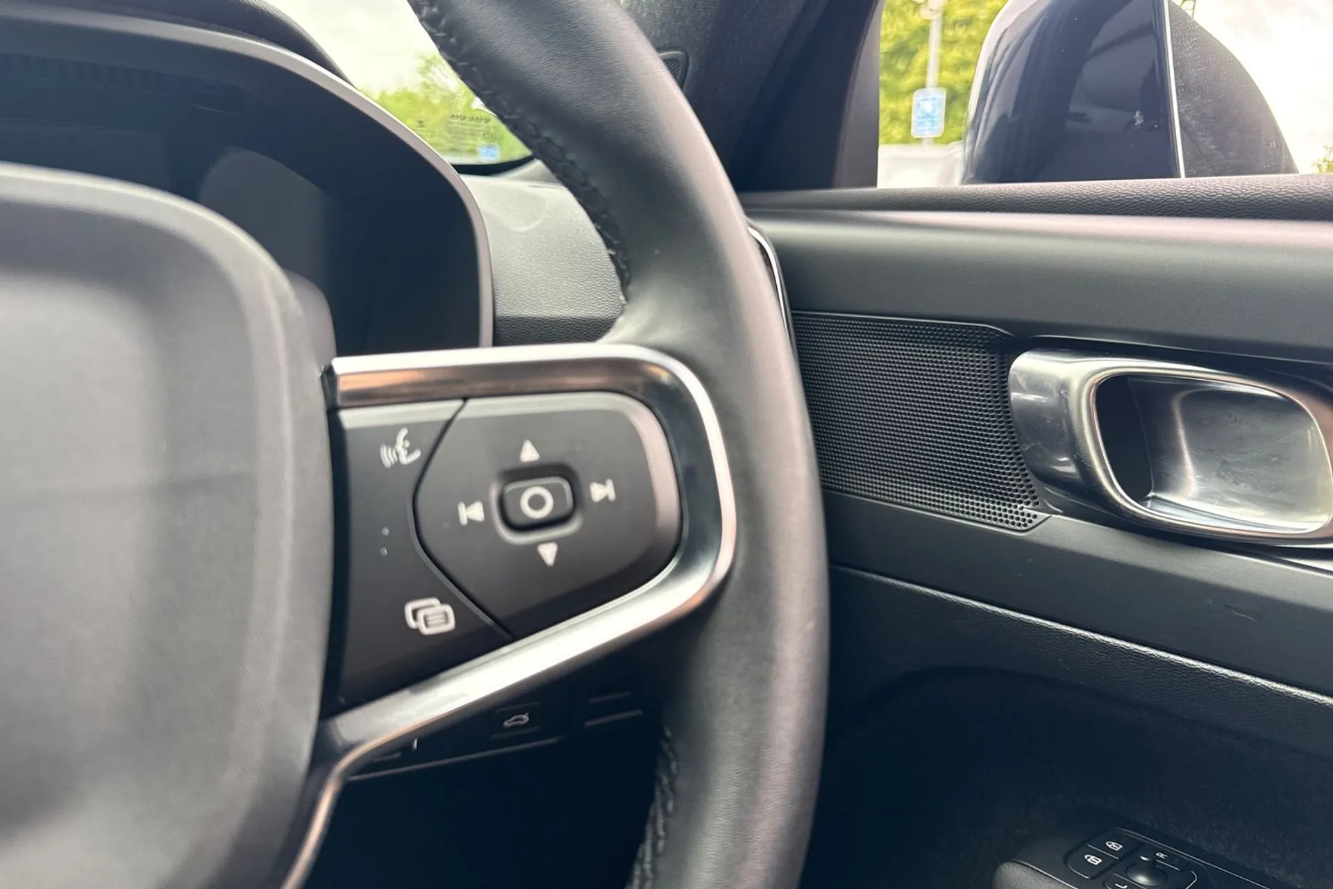 Volvo XC40 thumbnail image number 37