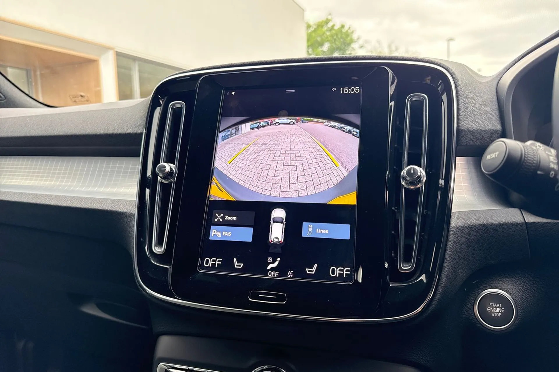 Volvo XC40 thumbnail image number 4