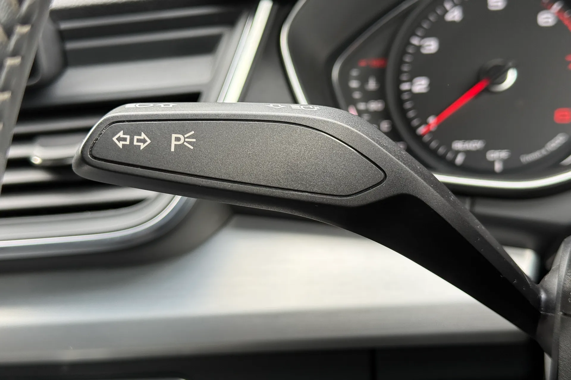 Audi Q5 thumbnail image number 16