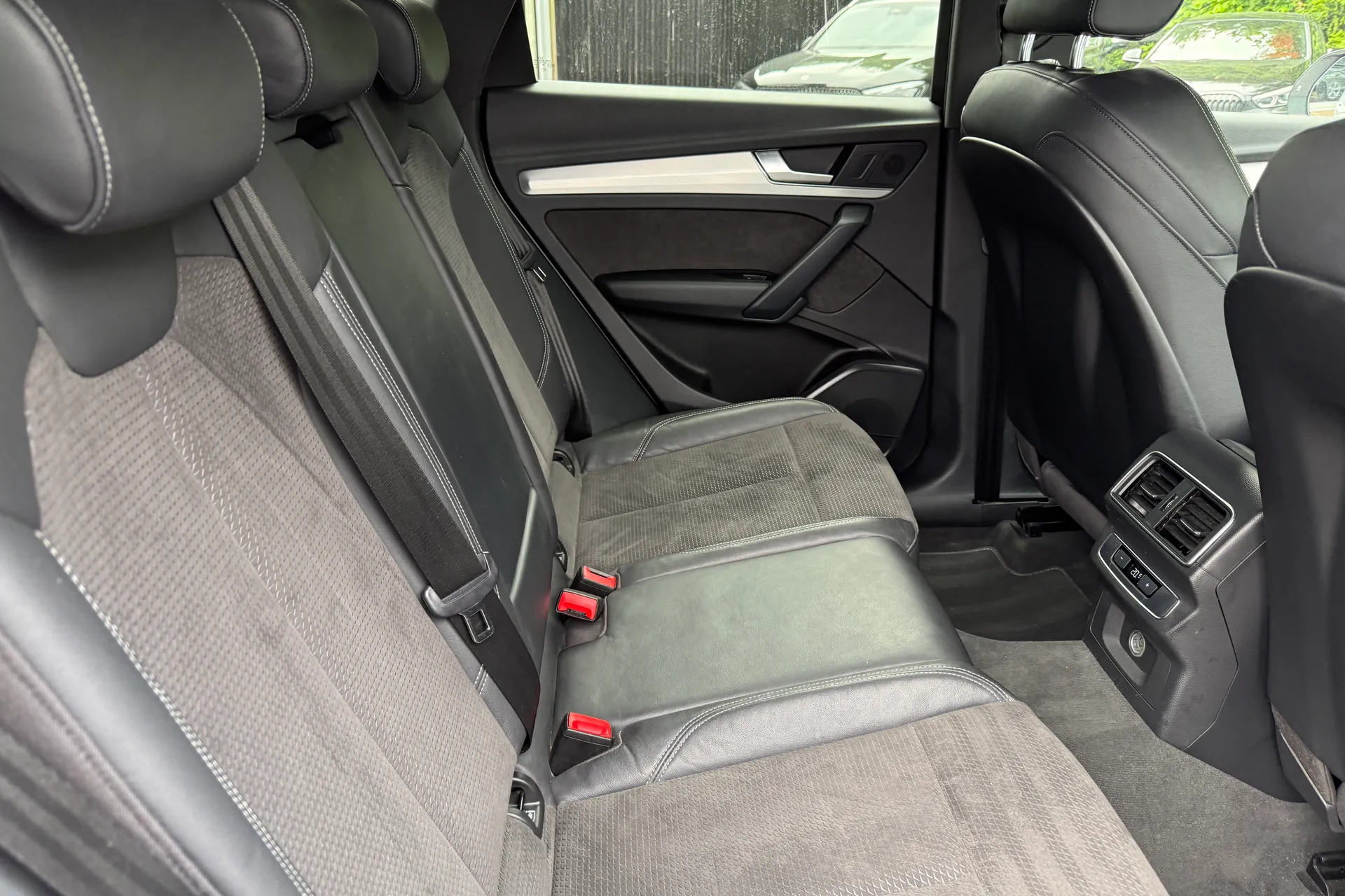 Audi Q5 thumbnail image number 30
