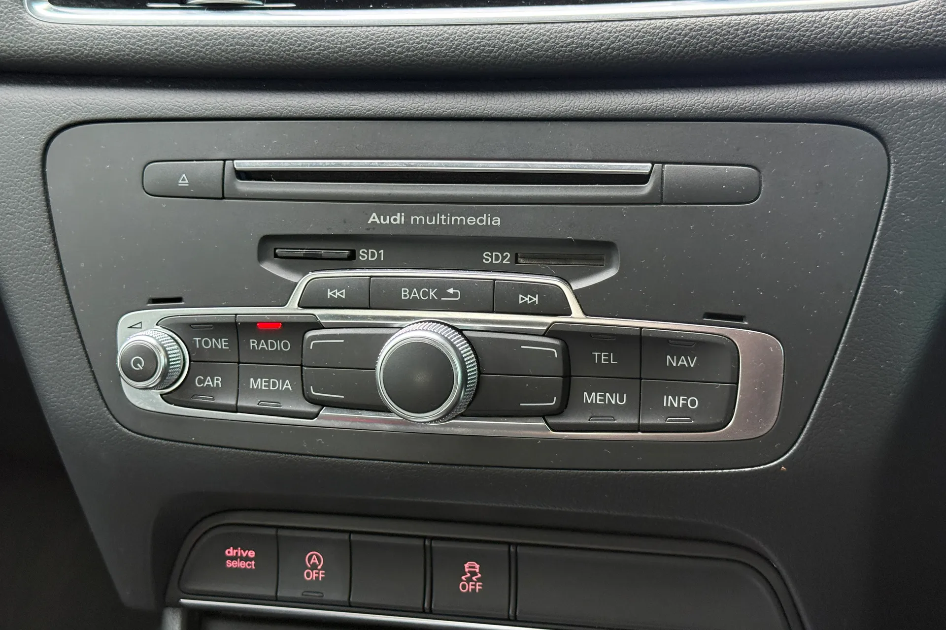Audi Q3 thumbnail image number 16
