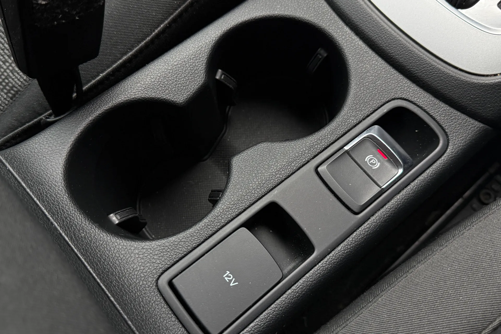 Audi Q3 thumbnail image number 24