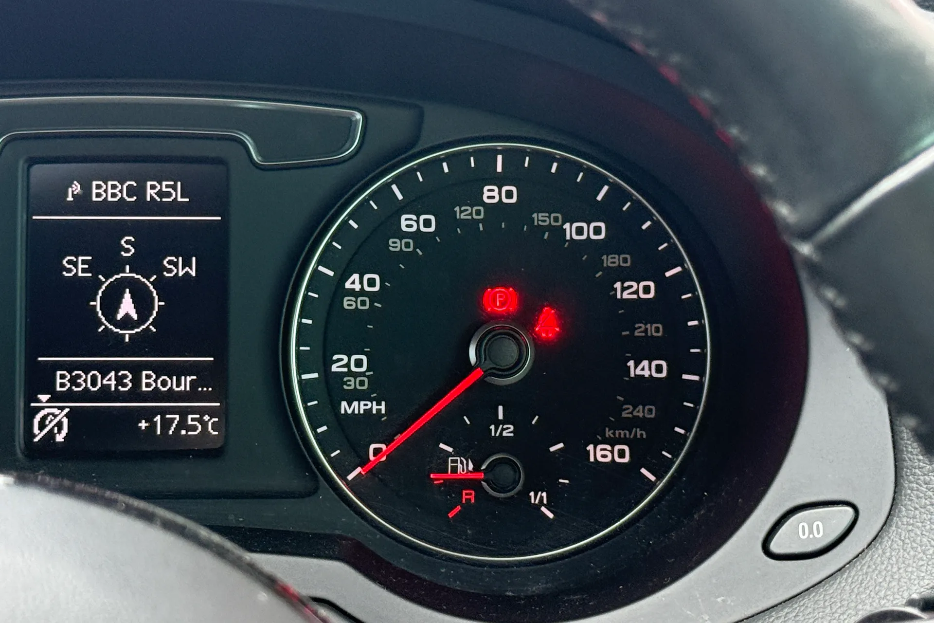 Audi Q3 thumbnail image number 11