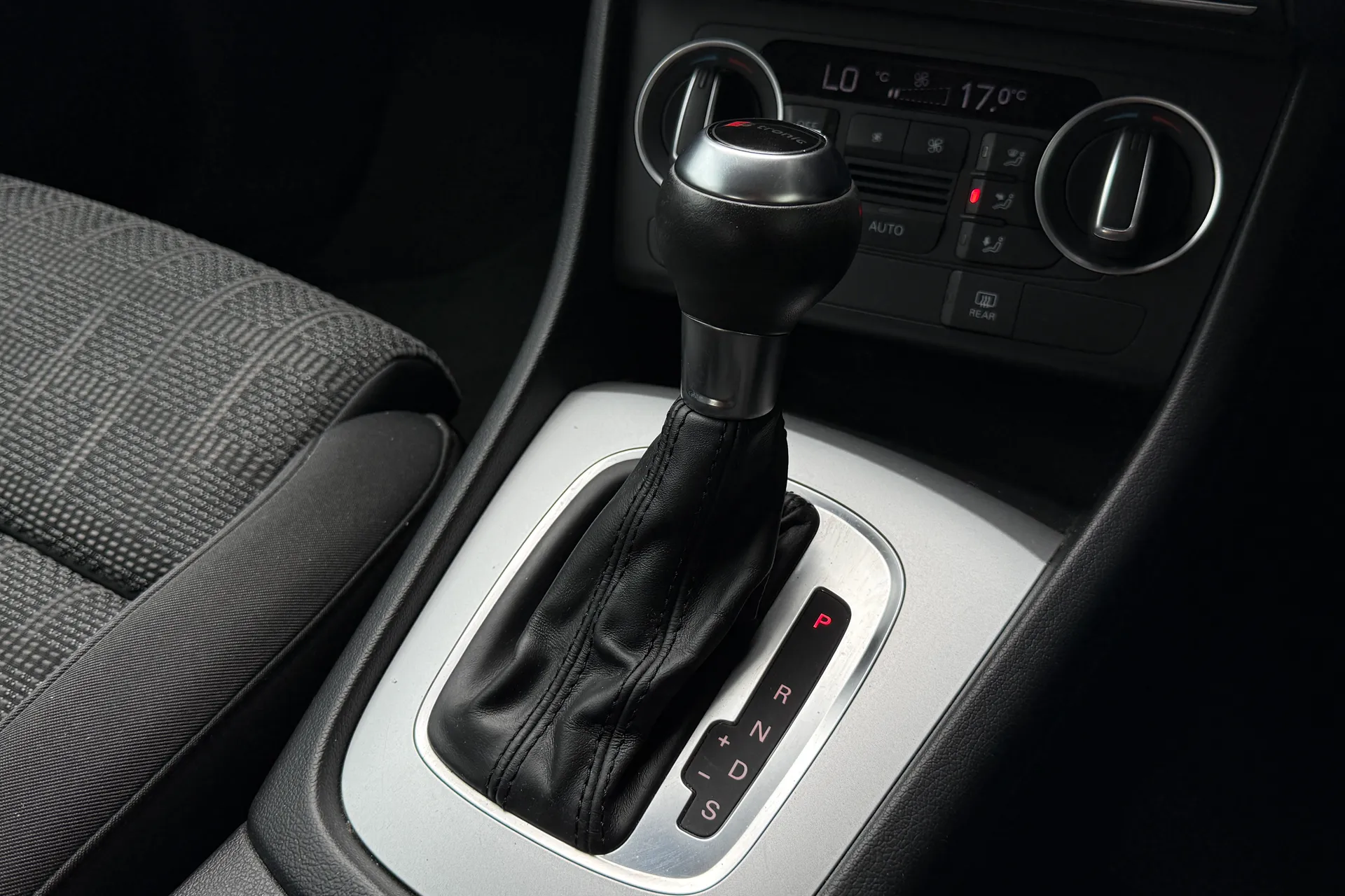 Audi Q3 thumbnail image number 20