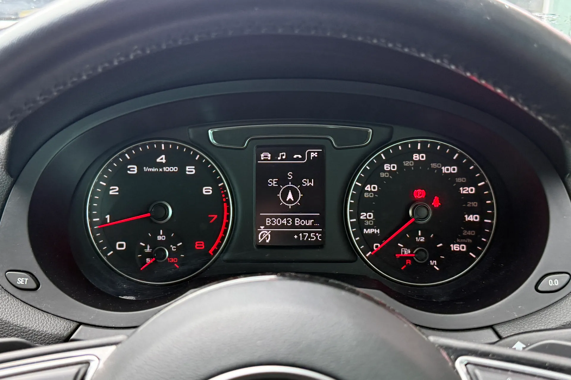 Audi Q3 thumbnail image number 9