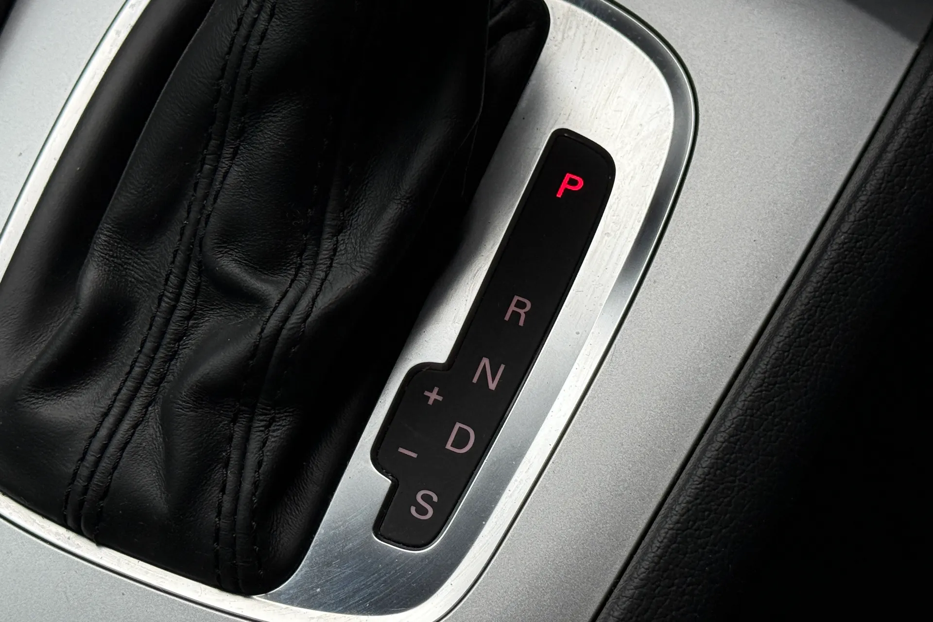 Audi Q3 thumbnail image number 19