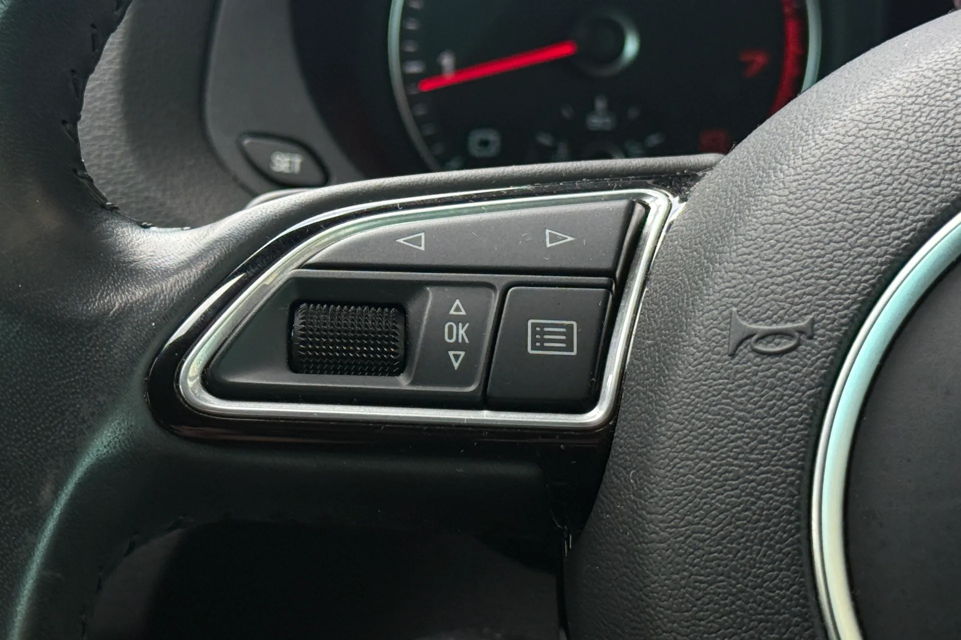 Audi Q3 thumbnail image number 13