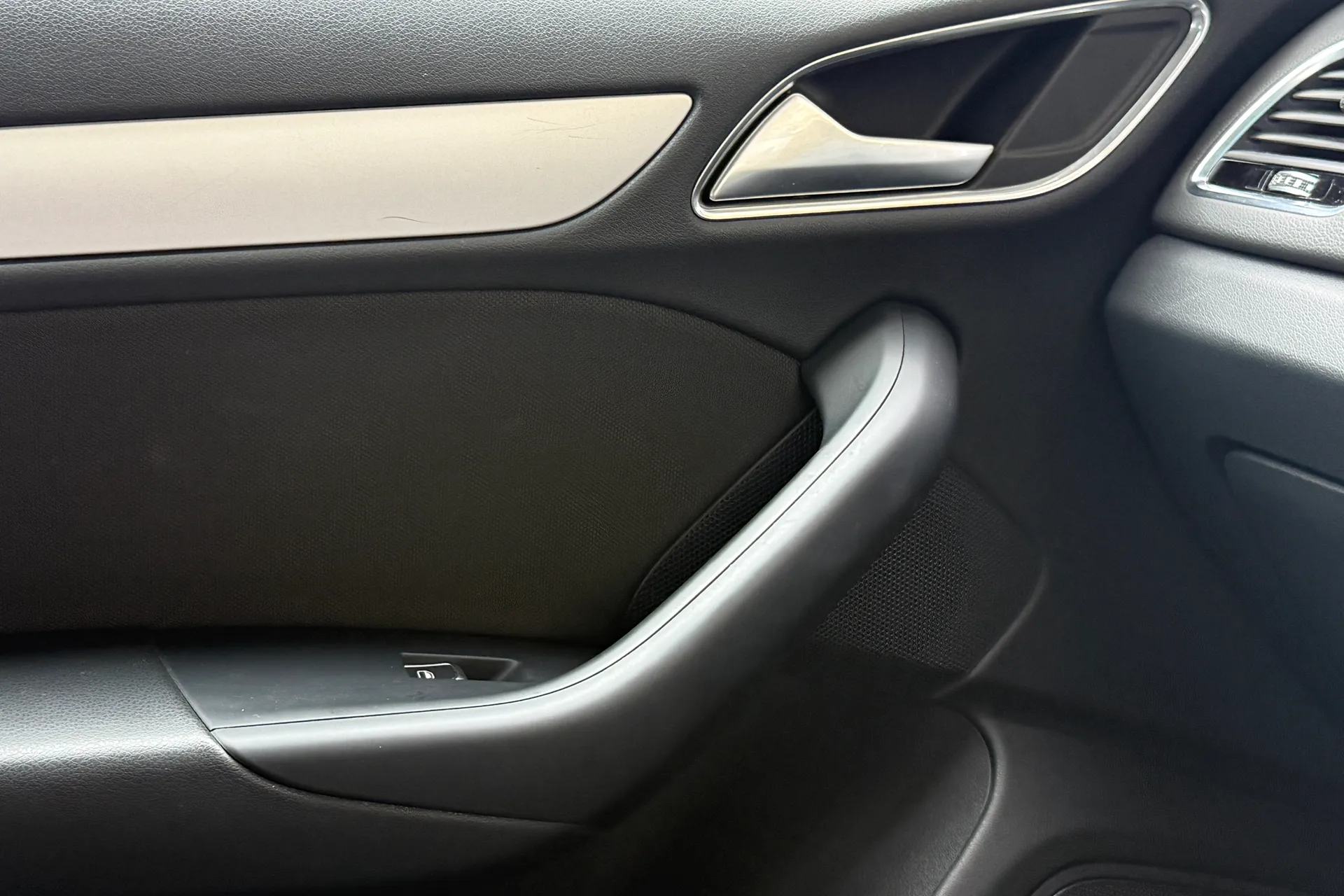 Audi Q3 thumbnail image number 26