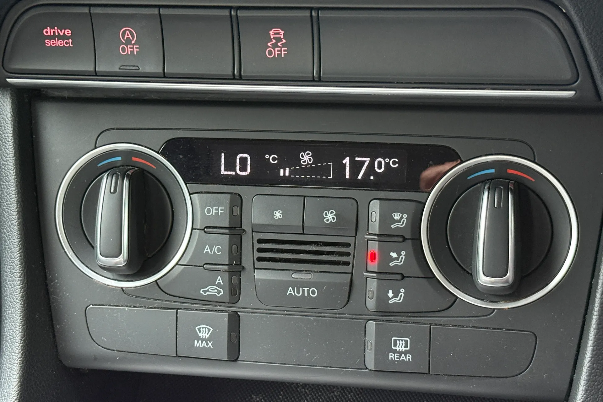 Audi Q3 thumbnail image number 18