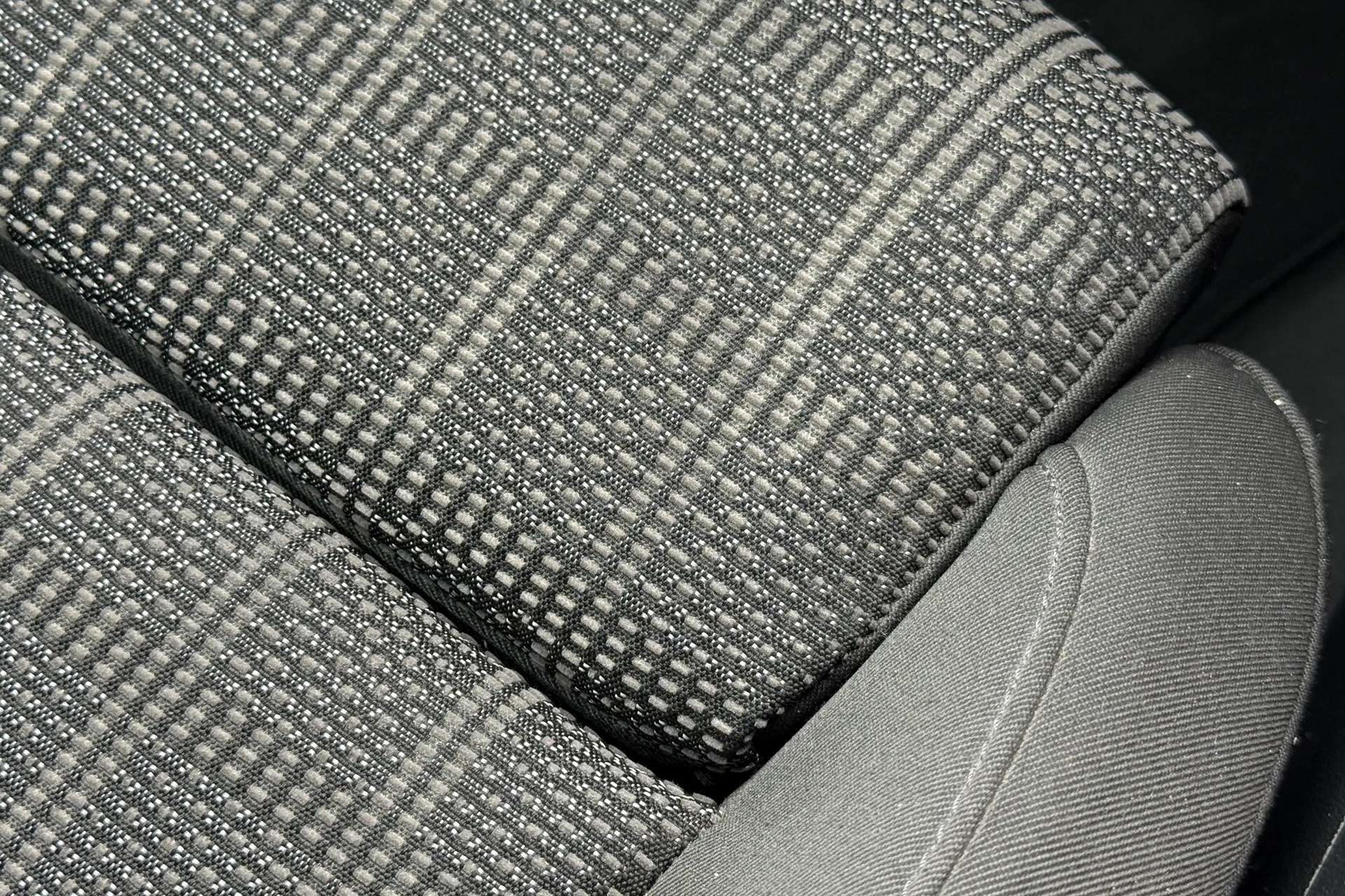 Audi Q3 thumbnail image number 25